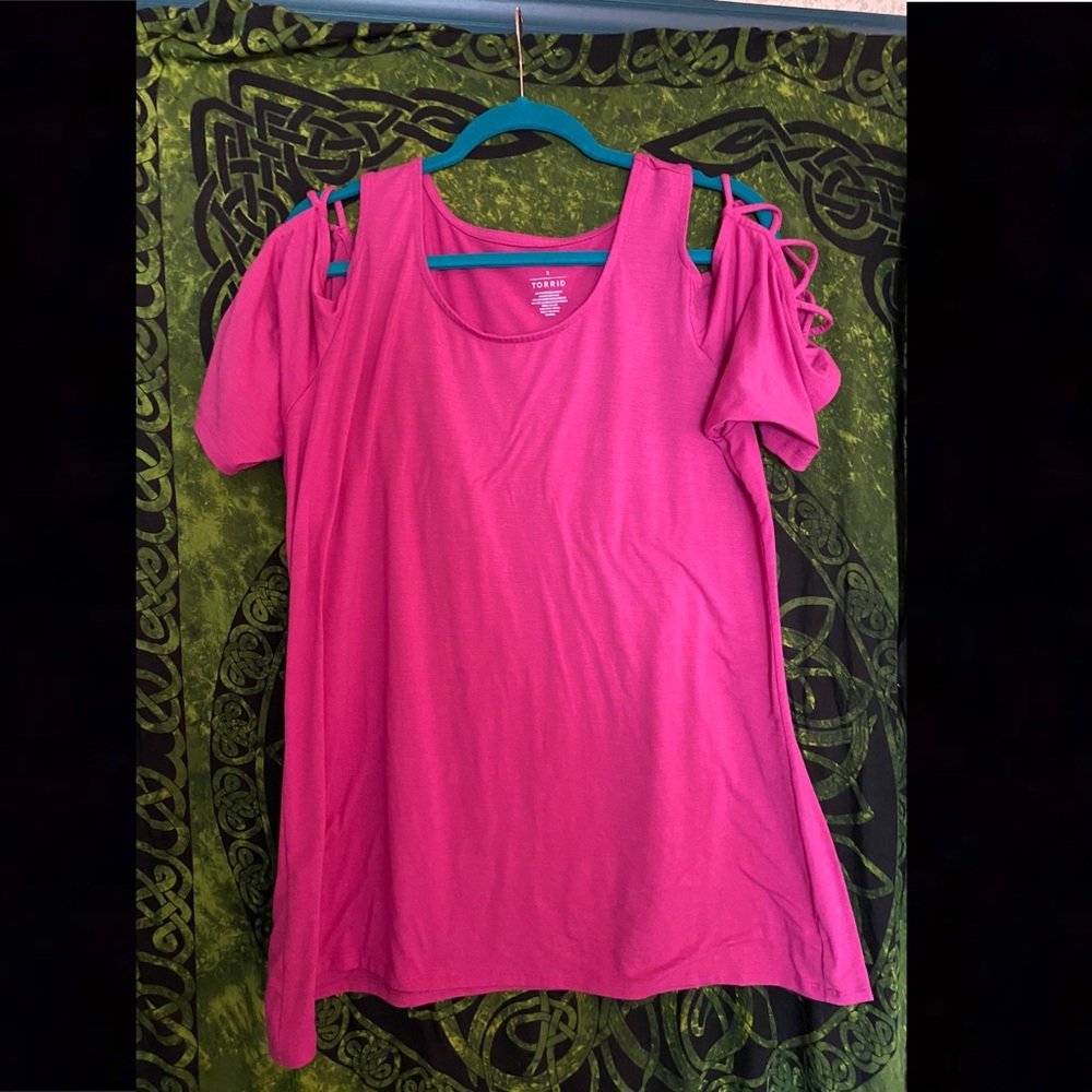 Torrid cold shoulder TShirt
